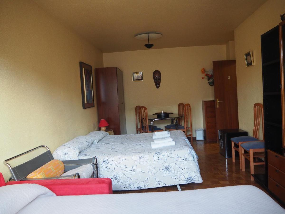 Alojamientos Acella Pamplona Luaran gambar